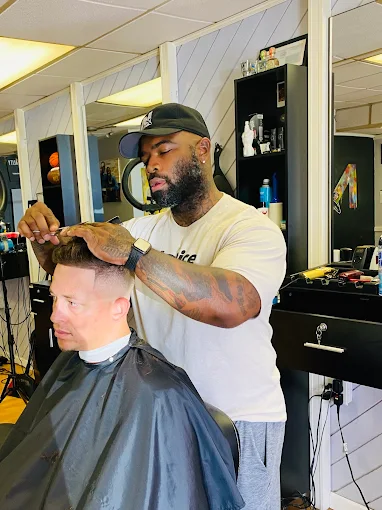 LZ cutting at Notice Barbershop